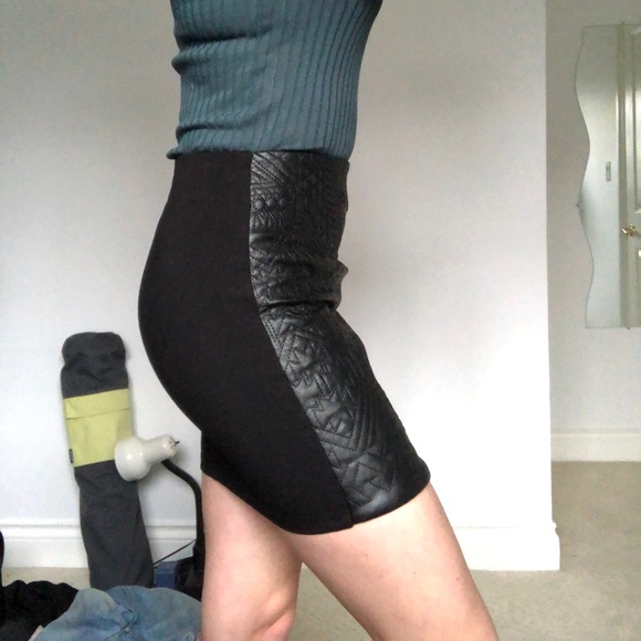 Black Patterned Mini Skirt - Picture 2 of 3